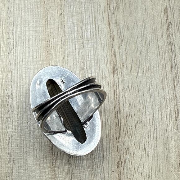 Handcrafted Labradorite Ring Size 7.5 Green Yellow Cabochon Silver Tone Band - Picture 8 of 10